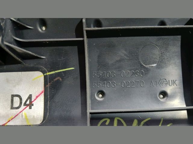 bontott TOYOTA AURIS Középső Műszerfal Díszléc