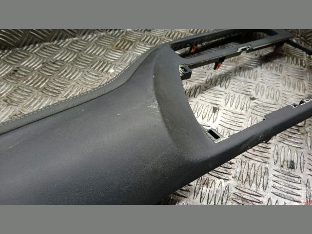 bontott TOYOTA AURIS Középső Műszerfal Díszléc