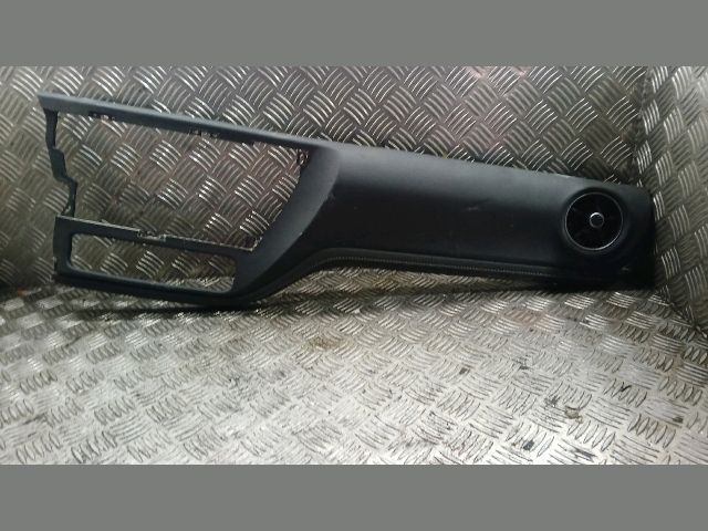 bontott TOYOTA AURIS Középső Műszerfal Díszléc