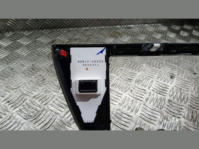 bontott TOYOTA AURIS Középső Műszerfal Díszléc