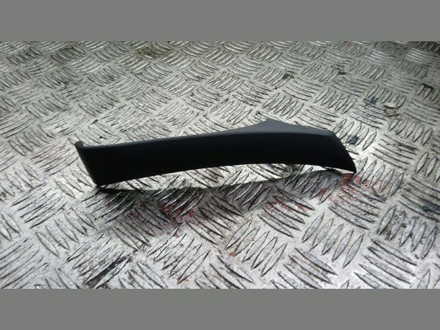 bontott TOYOTA AURIS Középső Műszerfal Díszléc