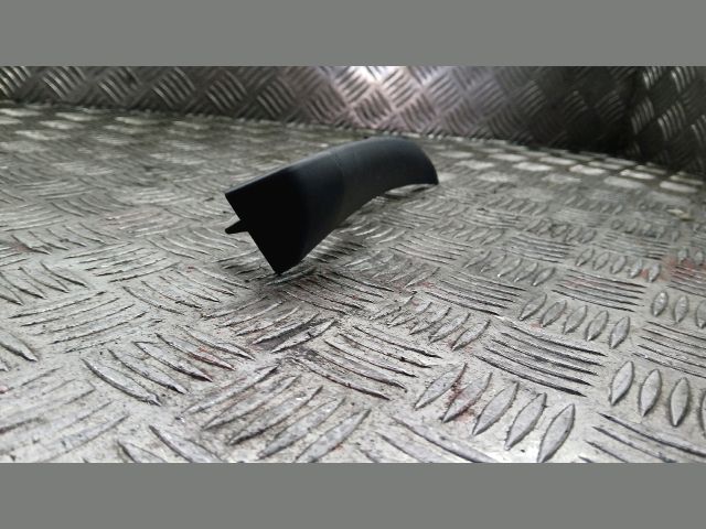 bontott TOYOTA AURIS Középső Műszerfal Díszléc