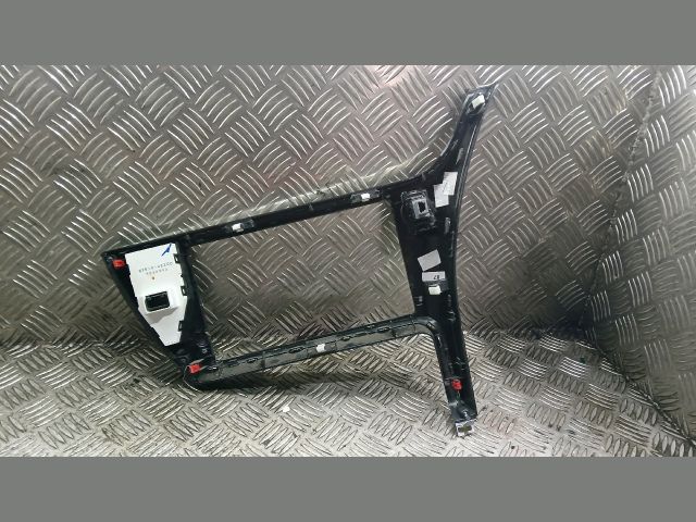 bontott TOYOTA AURIS Középső Műszerfal Díszléc