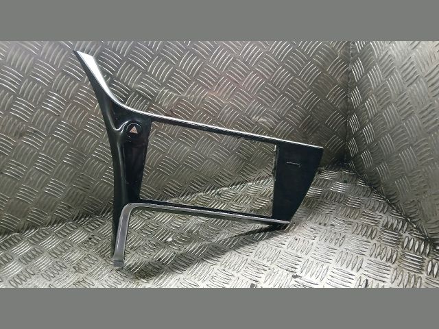 bontott TOYOTA AURIS Középső Műszerfal Díszléc