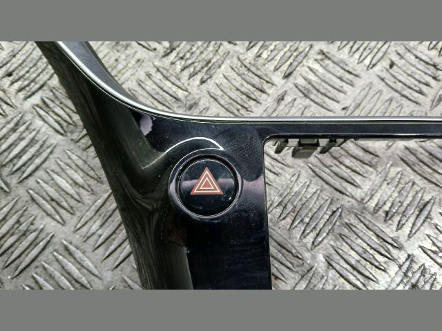 bontott TOYOTA AURIS Középső Műszerfal Díszléc