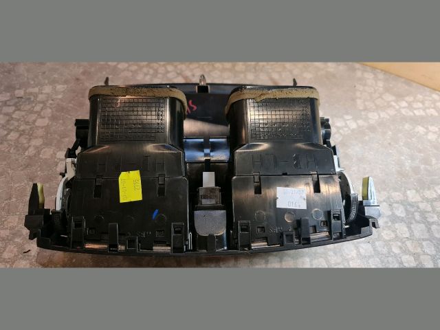 bontott TOYOTA AURIS Középső Szellőző