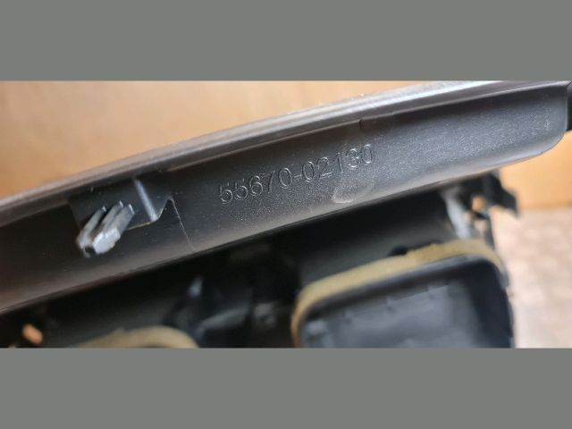 bontott TOYOTA AURIS Középső Szellőző