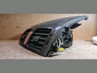 bontott TOYOTA AURIS Középső Szellőző