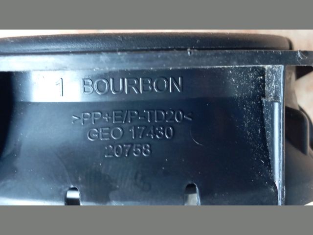 bontott TOYOTA AURIS Középső Szellőző