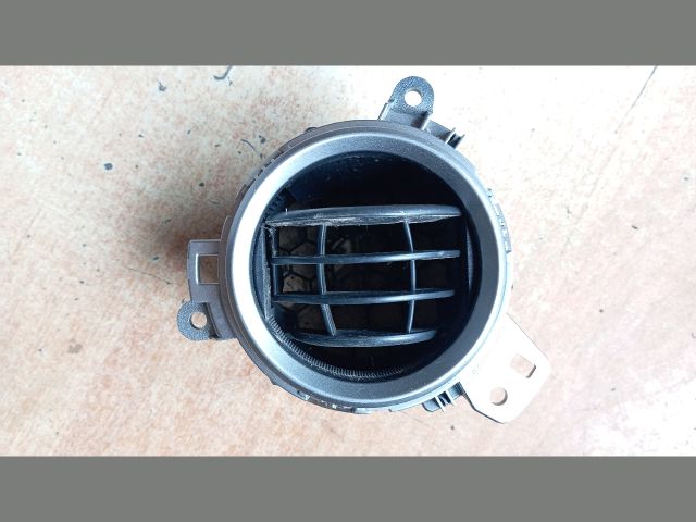 bontott TOYOTA AURIS Középső Szellőző