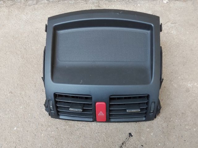 bontott TOYOTA AURIS Középső Szellőző