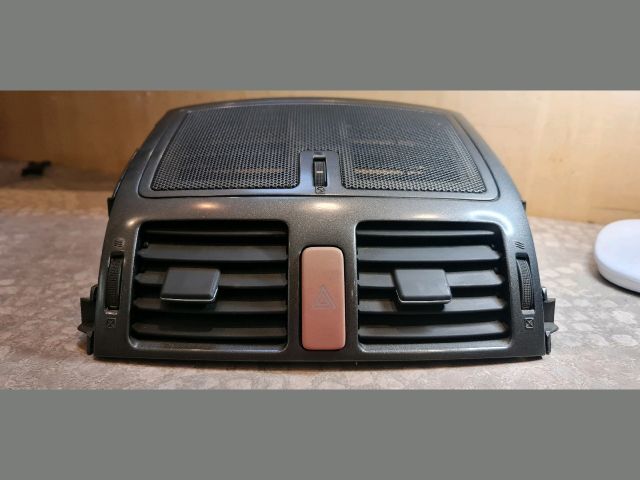 bontott TOYOTA AURIS Középső Szellőző