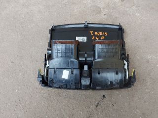 bontott TOYOTA AURIS Középső Szellőző