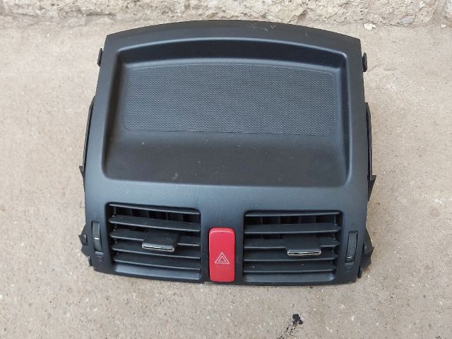 bontott TOYOTA AURIS Középső Szellőző