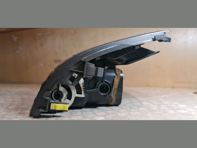 bontott TOYOTA AURIS Középső Szellőző