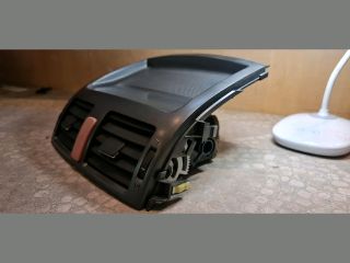 bontott TOYOTA AURIS Középső Szellőző