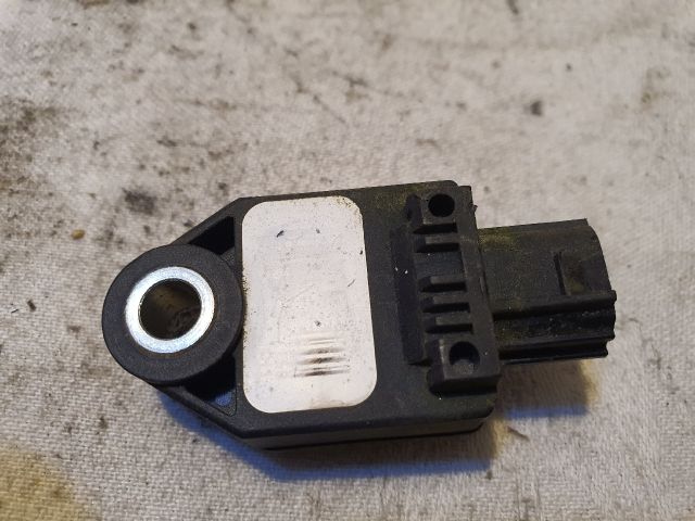 bontott TOYOTA AURIS Központi Ütközés Érzékelő