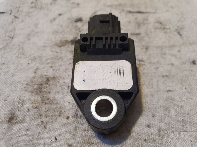 bontott TOYOTA AURIS Központi Ütközés Érzékelő