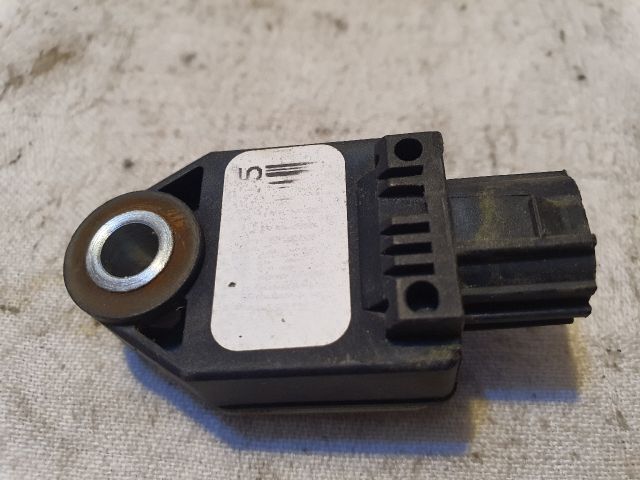 bontott TOYOTA AURIS Központi Ütközés Érzékelő