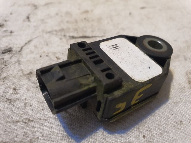 bontott TOYOTA AURIS Központi Ütközés Érzékelő