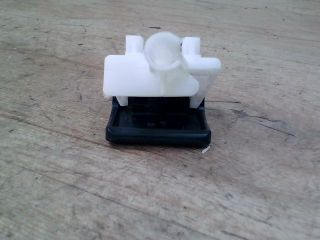 bontott TOYOTA AURIS Motorháztető Nyitó Kar / Gomb