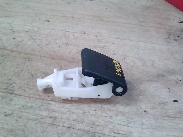 bontott TOYOTA AURIS Motorháztető Nyitó Kar / Gomb