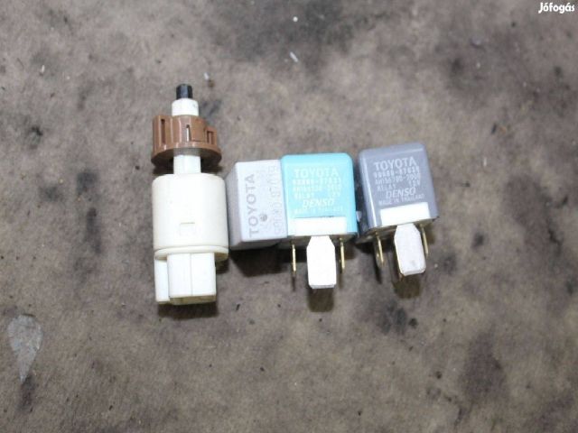 bontott TOYOTA AURIS Relé