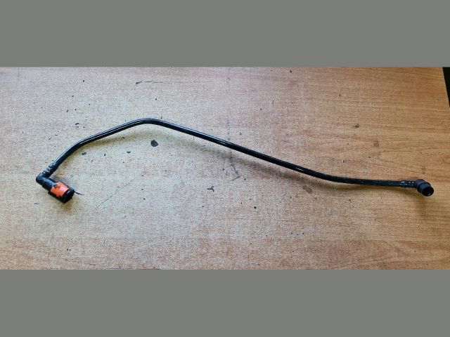 bontott TOYOTA AURIS Üzemanyagcső