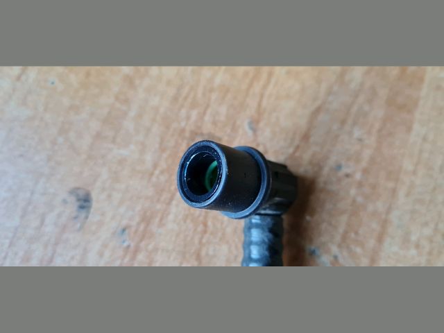 bontott TOYOTA AURIS Üzemanyagcső