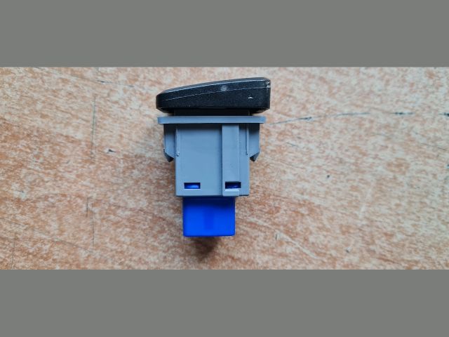 bontott TOYOTA AURIS Vészvillogó Kapcsoló