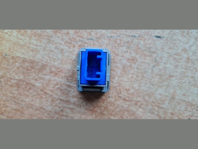 bontott TOYOTA AURIS Vészvillogó Kapcsoló