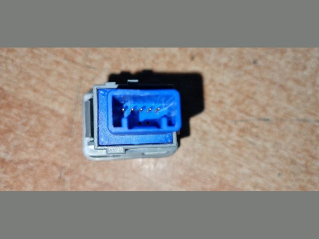 bontott TOYOTA AURIS Vészvillogó Kapcsoló