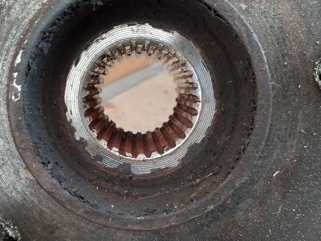 bontott TOYOTA AVENSIS T22 Bal első Csonkállvány Kerékaggyal