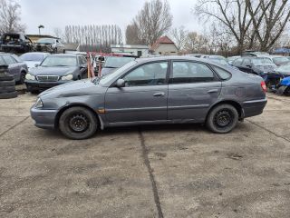 bontott TOYOTA AVENSIS T22 Bal első Csonkállvány Kerékaggyal