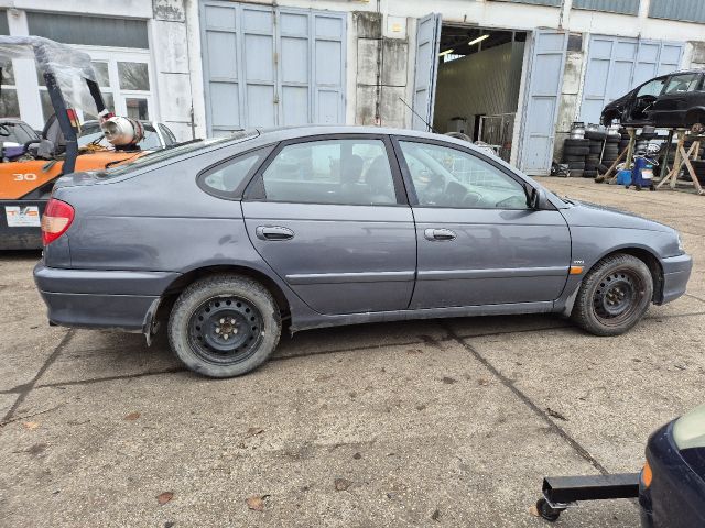 bontott TOYOTA AVENSIS T22 Jobb első Csonkállvány Kerékaggyal