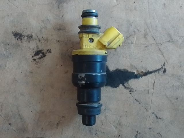 bontott TOYOTA AVENSIS T22 Porlasztó (1 db)