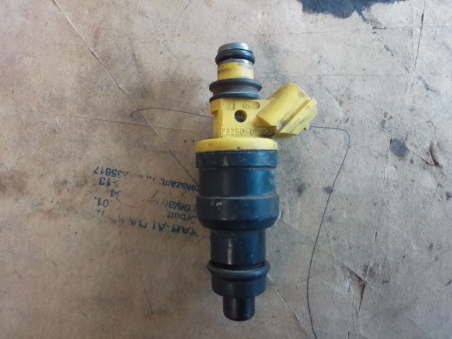 bontott TOYOTA AVENSIS T22 Porlasztó (1 db)