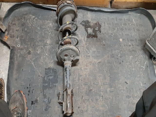 bontott TOYOTA AVENSIS T22 Bal első Gólyaláb (Lengécsillapító, Rugó)