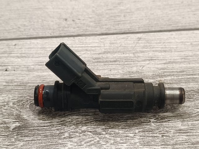 bontott TOYOTA AVENSIS T22 Porlasztó (1 db)