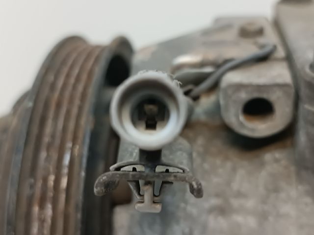 bontott TOYOTA AVENSIS T22 Klímakompresszor