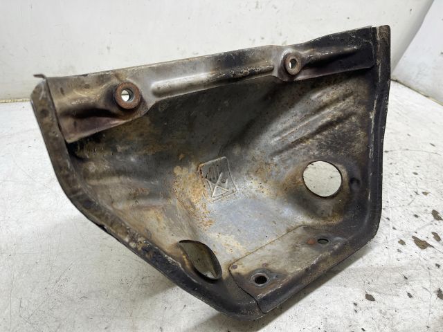 bontott TOYOTA AVENSIS T22 Leömlő Hővédő Lemez