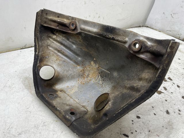 bontott TOYOTA AVENSIS T22 Leömlő Hővédő Lemez