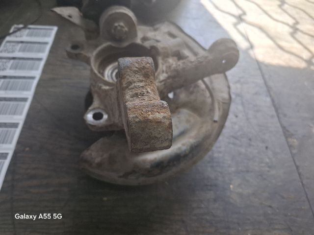 bontott TOYOTA AVENSIS T22 Bal első Csonkállvány Kerékaggyal