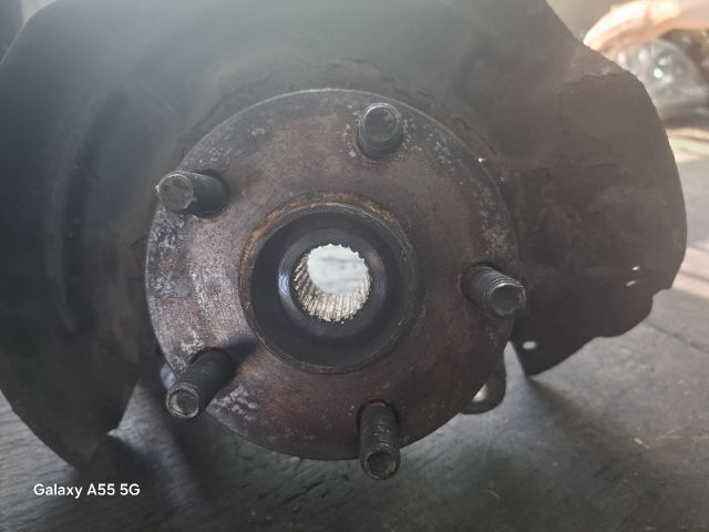 bontott TOYOTA AVENSIS T22 Bal első Csonkállvány Kerékaggyal