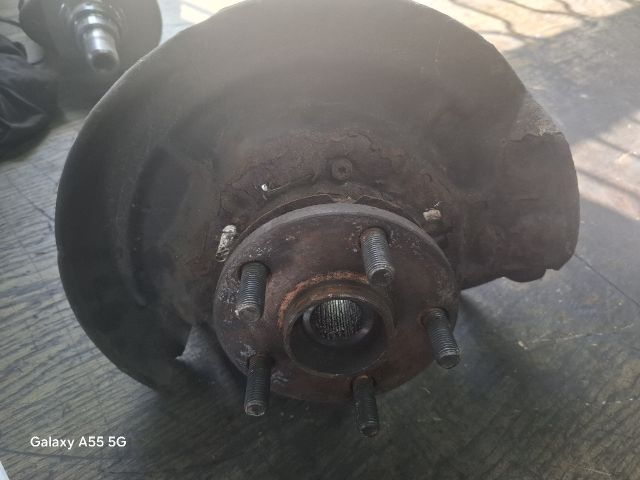 bontott TOYOTA AVENSIS T22 Bal első Csonkállvány Kerékaggyal