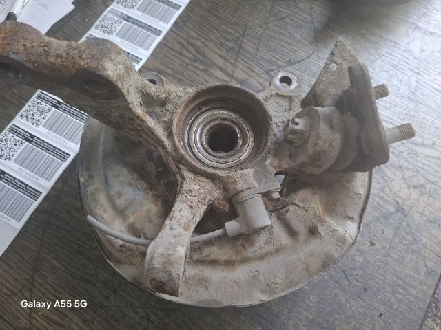 bontott TOYOTA AVENSIS T22 Bal első Csonkállvány Kerékaggyal