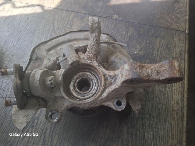 bontott TOYOTA AVENSIS T22 Bal első Csonkállvány Kerékaggyal