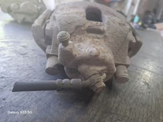 bontott TOYOTA AVENSIS T22 Bal első Féknyereg Munkahengerrel