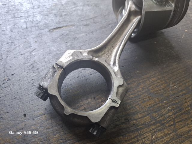 bontott TOYOTA AVENSIS T22 Dugattyú és Hajtókar