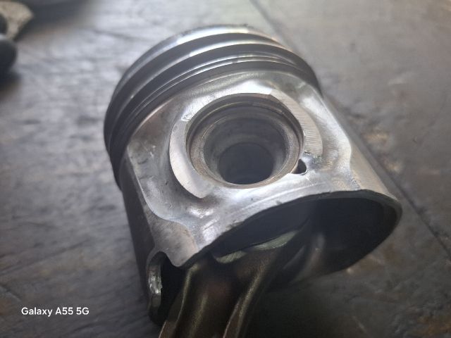 bontott TOYOTA AVENSIS T22 Dugattyú és Hajtókar